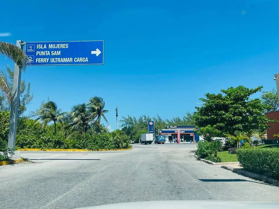 Punta Me Apartments & Rooms Near Punta Sam Ferry Beach カンクン メキシコ